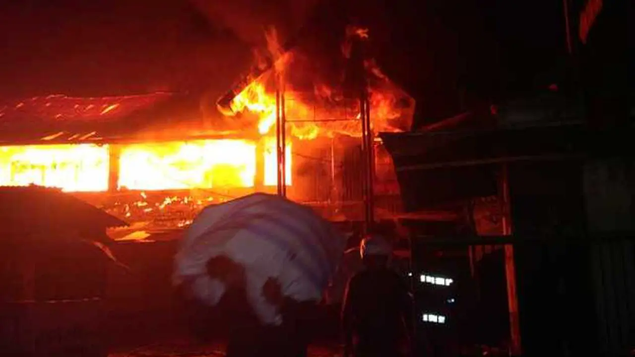Rupa Pasar Lembang Bandung Saat dan Setelah Kebakaran