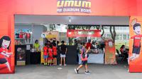 Stan-stan UMKM saat pelaksaan Audisi Umum PB Djarum 2025 di GOR Djarum, Jati, Kudus, Rabu (10/9/2025). (Bola.com/Bagaskara Lazuardi)