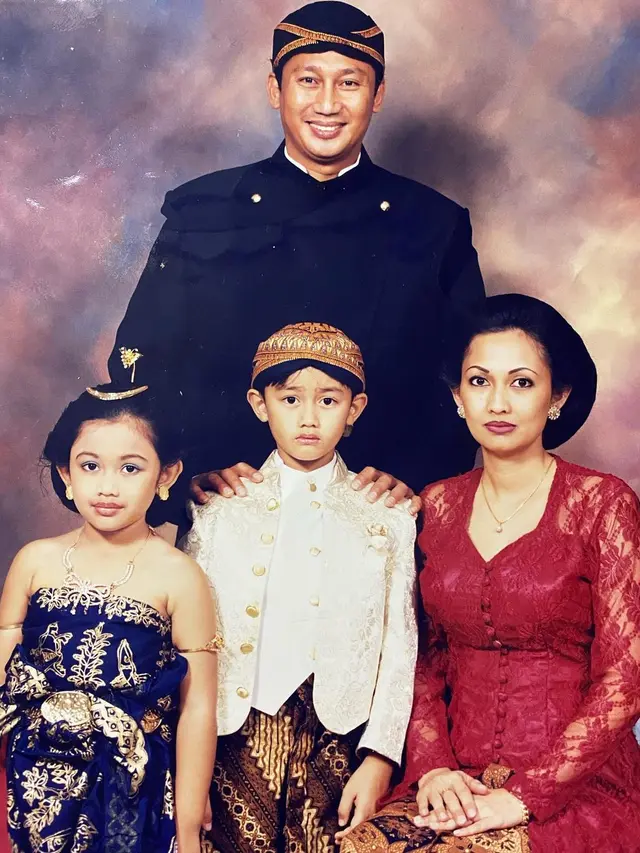 6 Potret Ayah Mertua Felicya Angelista yang Awet Muda, Mirip Banget Caesar Hito