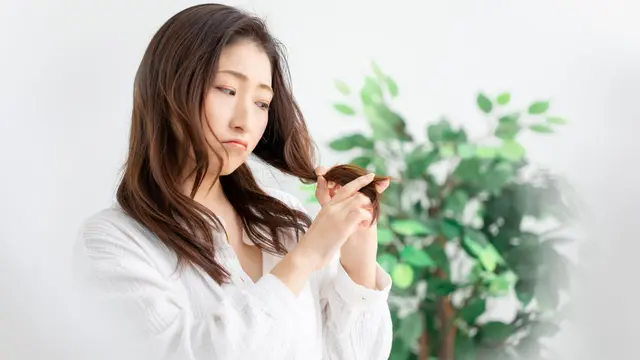 Ciri-Ciri Rambut Rusak yang Wajib Diwaspadai, Atasi Segera dengan Produk Hair Vitamin yang Tepat