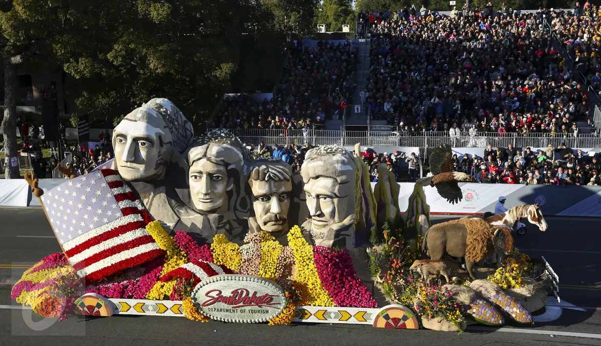 Sebuah mobil hias berbentuk wajah Presiden AS ikut berparisipasi di Rose Parade, Pasadena, California (1/1/2016). Acara Rose Parade menjadi acara yang dinantikan penduduk Pasadena setiap awal tahun (REUTERS / David McNew)