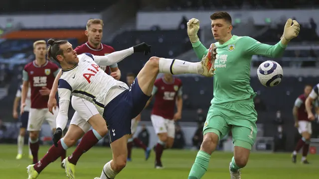 FOTO: Gareth Bale Ngamuk, Tottenham Hotspur Bantai Burnley