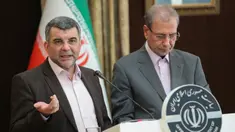 Wakil Menteri Kesehatan Iran Iraj Haririchi (kiri) menyampaikan keterangan saat konferensi pers di Teheran, Iran, Senin (24/2/2020). Harirchi menyatakan dirinya terinfeksi virus corona COVID-19 satu hari usai dikabarkan demam saat konferensi pers. (Iranian Presidency Office via AP)