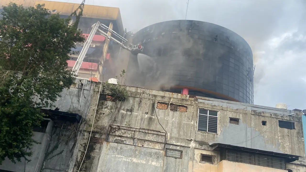 Kebakaran di Glodok Plaza.