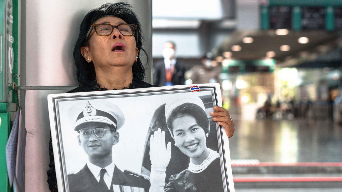 Ratu Sirikit Wafat, Thailand Tetapkan Masa Berkabung Setahun Penuh