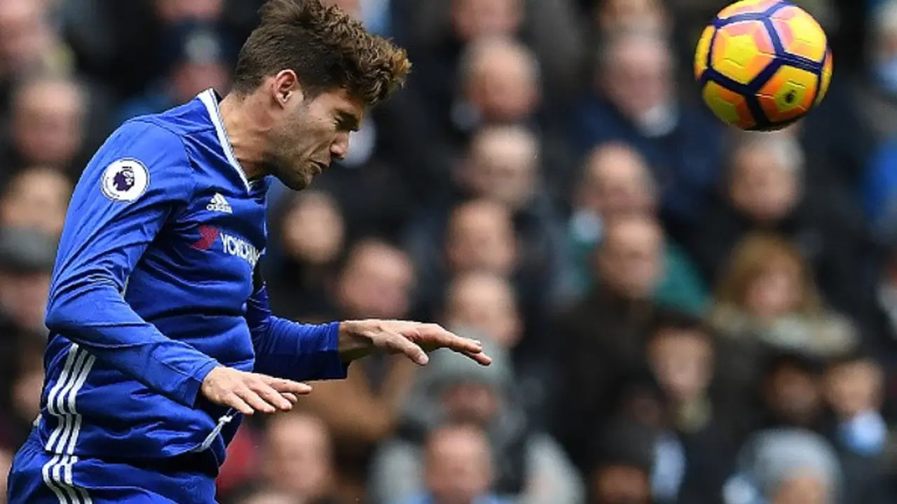 Barcelona Kepincut Bek Chelsea