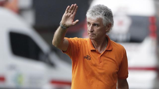Pelatih Persija Jakarta, Ivan Kolev, memberikan instruksi saat melawan TIRA Persikabo. (Bola.com/Yoppy Renato)