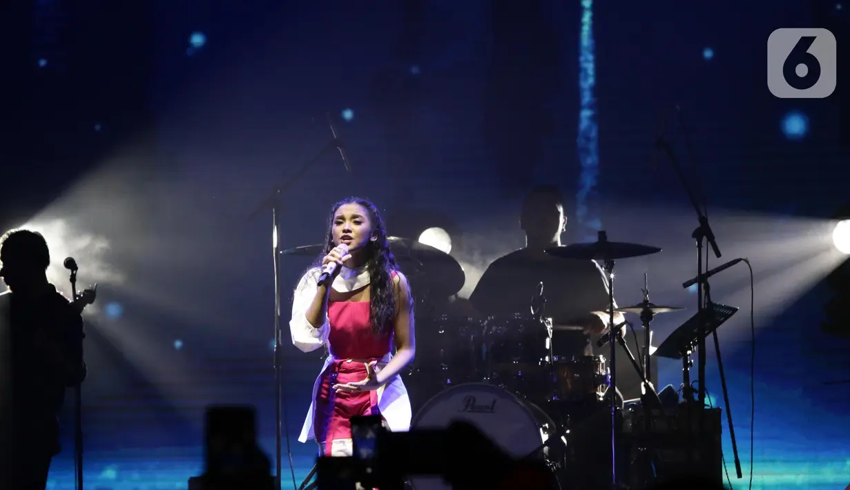 Lyodra saat tampil digelaran We The Fest 2022 hari pertama di GBK Sports Complex Jakarta, Jumat (23/9/2022). Sejumlah lagu dibawakan oleh penyanyi jebolan Indonesian Idol itu tampil di This Stage is Banana We The Fest 2022, salah satunya Sang Dewi. (Liputan6.com/Helmi Fithriansyah)