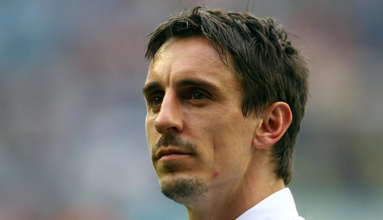 4. Gary Neville - Legenda Setan Merah tersebut punya kebiasaan unik selama pertandingan. Salah satunya ialah menggunakan sepatu yang sama selama satu musim penuh. (AFP/Paul Ellis)