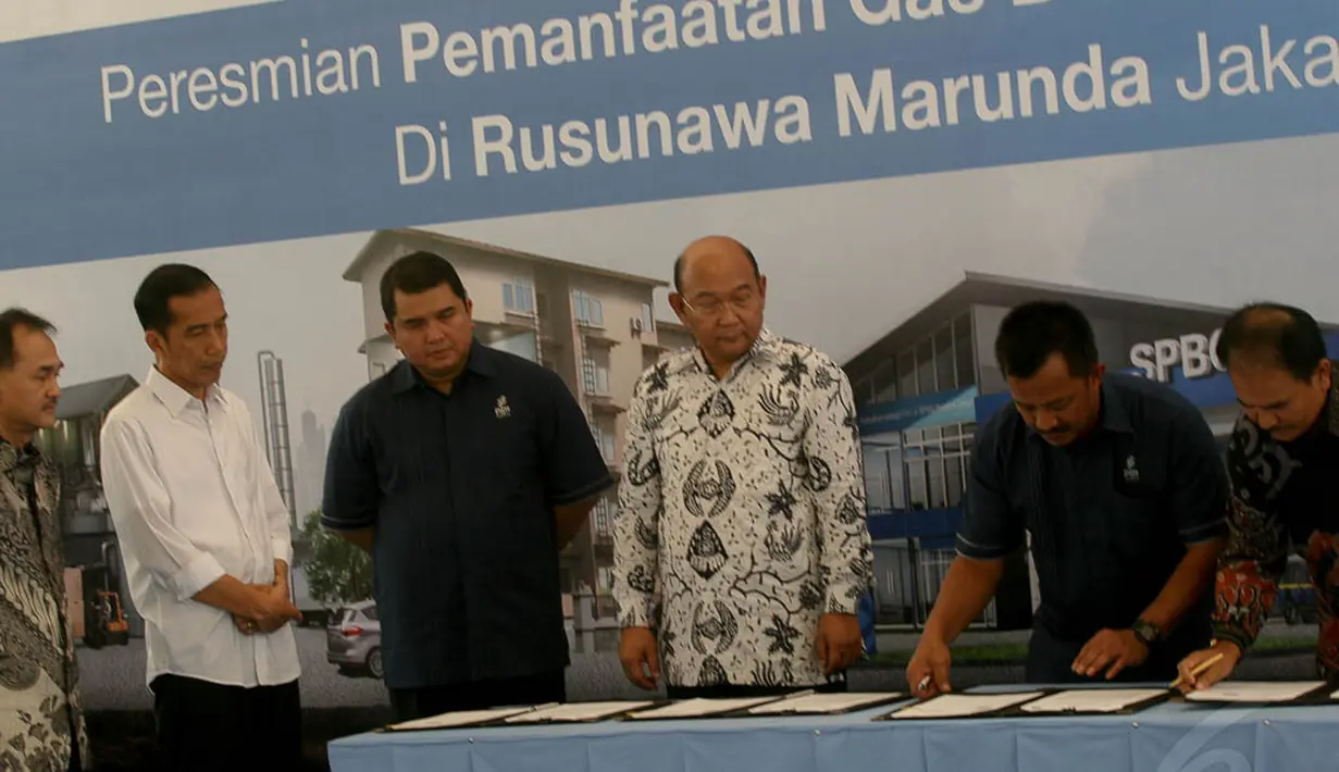 Gubernur DKI Jakarta Jokowi saat acara peresmian penyaluran gas bumi di Rusun Marunda, Jakarta, (25/9/14). (Liputan6.com/Faizal Fanani)