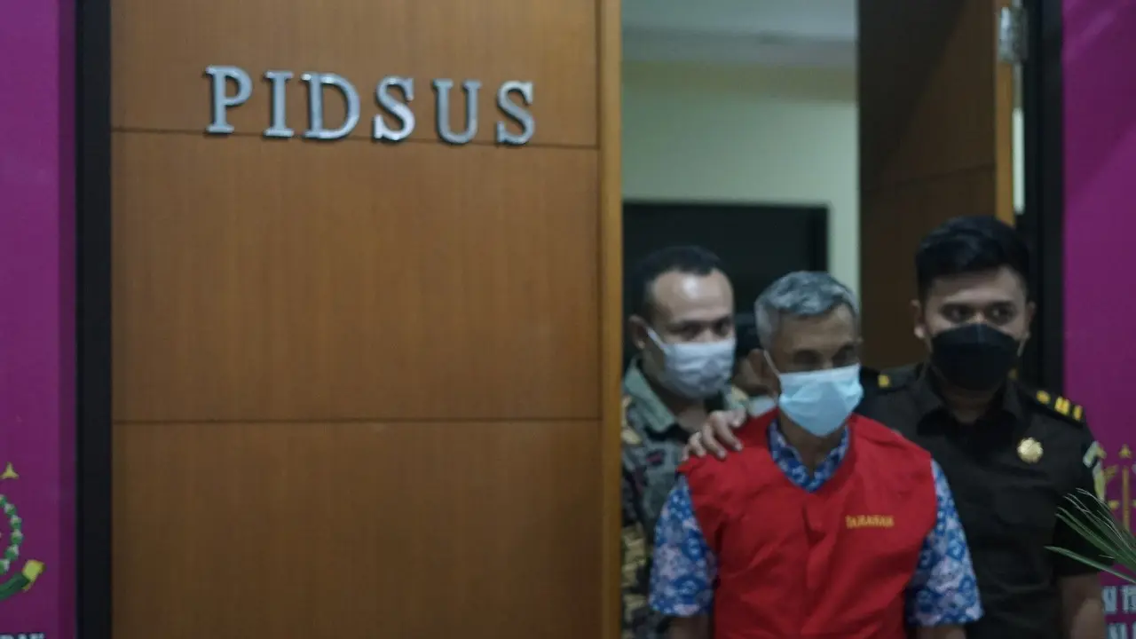 A Tersangka kasus korupsi Damkar Depok
