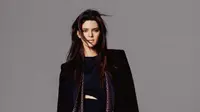 Kendall Jenner tampil vulgar dengan penampilannya yang tanpa busana. Alih-alih disukai, publik justru mengkritik penampilan Kendall Jenner.