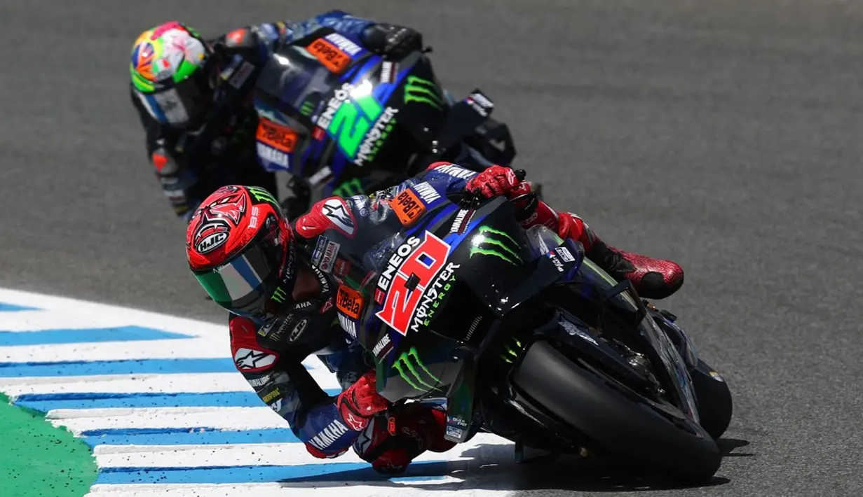 <p>Sedangkan peringkat lima besar ditempati oleh Jorge Martin, Brad Binder, dan Pecco Bagnaia. (PIERRE-PHILIPPE MARCOU/AFP)</p>