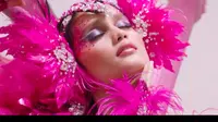 Potret Cinta Laura Sebagai Ikon Jember Fashion Carnaval 2021. (Sumber: Instagram/claurakiehl)