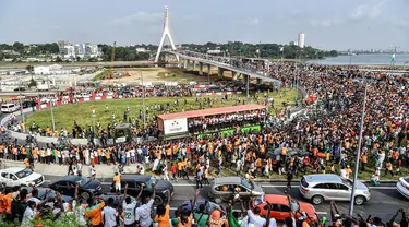 Para pemain Pantai Gading berparade dengan sebuah truk di Abidjan usai merengkuh gelar juara Piala Afrika, pada 12 Februari 2024. (Sia KAMBOU/AFP)