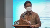 Menteri Kesehatan RI Budi Gunadi Sadikin memberikan santunan kepada tenaga kesehatan yang gugur dalam penanganan COVID-19 di Gedung Kementerian Kesehatan Jakarta pada Senin 19 April 2021. (Dok Kementerian Kesehatan RI)