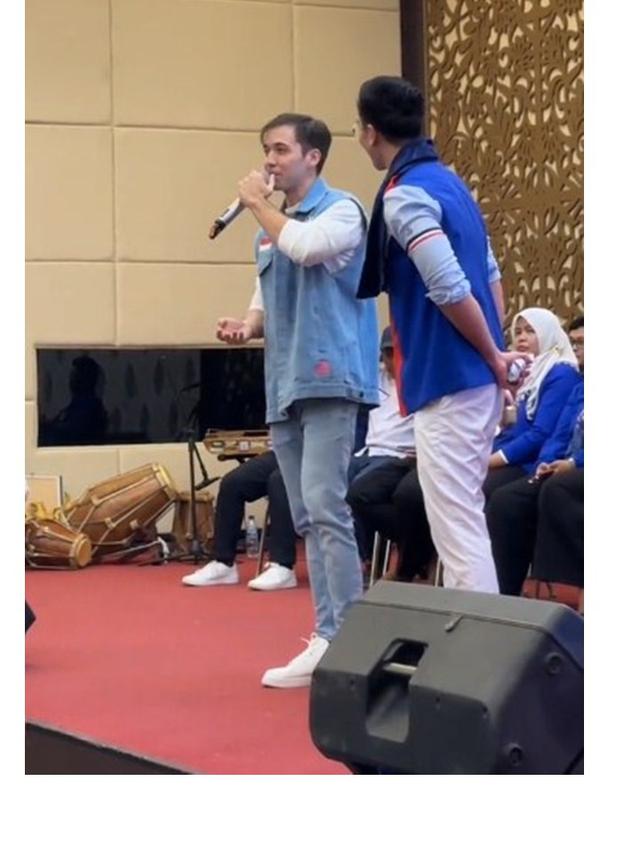 7 Potret Stefan William yang Kini Resmi Gabung Partai Politik, Jadi Sorotan