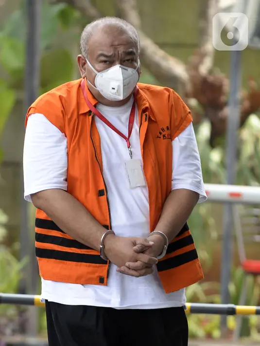 Pemilik Grup Dempo Muhammad Yamin Kahar penyuap Bupati Solok Selatan Muzni Zakaria tiba di Gedung KPK, Jakarta, Kamis (19/3/2020). Kahar diperiksa sebagai tersangka untuk melengkapi berkas suap proyek jembatan dan pembangunan masjid Solok senilai Rp 69,8 miliar. (merdeka.com/Dwi Narwoko)