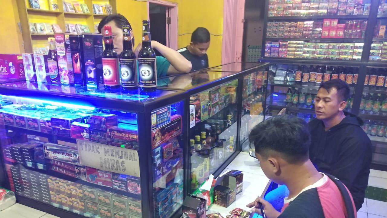 Polisi Sita Kopi Viagra Dan Grebek Wanita Peneman Mabuk-mabukan. (Senin, 14/03/2022). (Dokumentasi Polres Serkot).