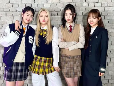 Girlgroup Fifty Fifty tengah mencuri perhatian banyak netizen tak hanya Korea tapi juga secara global. Pasalnya, lagu yang berjudul Cupid menjadi viral hingga banyak digunakan dalam platform TikTok. (Liputan6.com/IG/@we_fiftyfifty)