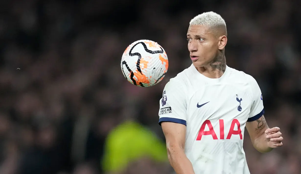 Baik Tottenham Hotspur maupun Fulham sama-sama menciptakan sejumlah peluang di sisa waktu. Namun, tak ada gol tambahan yang tercipta. (AP Photo/Kin Cheung)