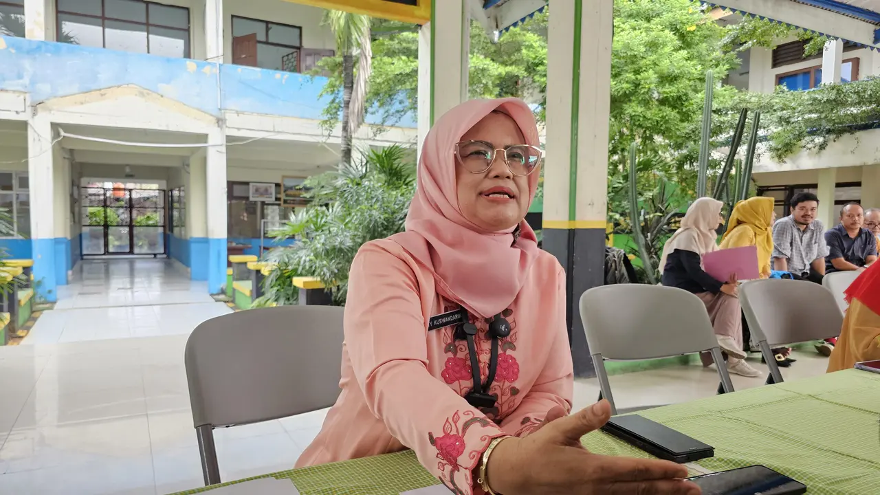 Kepala SMPN 3 Depok, Ety Kuswandarini