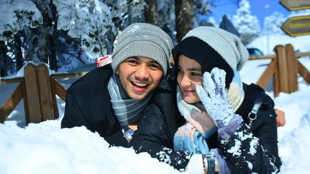 6 Momen Bulan Madu Ridho DA dan Istri ke Turki, Romantis Nikmati Salju
