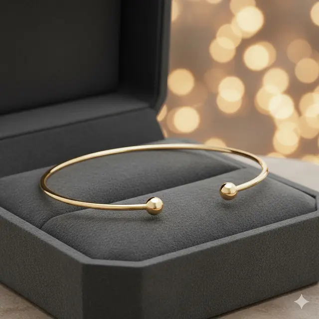 10. Gelang Cuff Open Tipis dengan Dua Bola Emas di Ujung