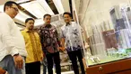 Ketum Pilars 93 Robby Budiansyah (dua kiri), Ketum KMPT Pramono Dewo (dua kanan), Project Director Grand Andika Kertajati PT PP Property Tbk Raja M.L Tobing (kanan) usai diskusi, Jakarta, Sabtu (14/9/2019). Diskusi digelar Komunitas Pengusaha Muslim Trisakti dan Pilars 93. (Liputan6.com/JohanTallo)