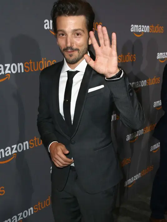 Sebelumnya Suki Waterhouse menjalin kasih dengan aktor bernama Bradley Cooper dan berpisah di tahun 2015. Sedangkan Diego Luna pernah menikah dengan Camila Sodi dan bercerai di tahun 2013. (AFP/Bintang.com)