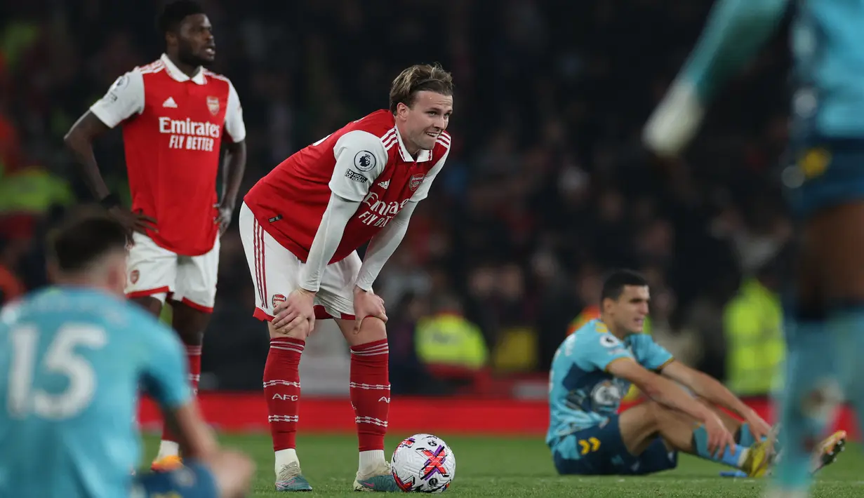<p>Arsenal mencatatkan penguasaan bola 74 persen, sementara Southampton 26 persen. (AFP/Adrian Dennis)</p>