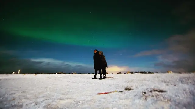 Liburan ke Islandia, Ini 5 Potret Raffi Ahmad dan Nagita di Bawah Langit Aurora
