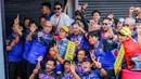 <p>Pembalap Yamaha Racing Indonesia, Wahyu Nugroho dan Muhammad Faerozi Toreqottullah merayakan kemenangan bersama timnya setelah Race 1 SS600 Asia Road Racing Championship (ARRC) Mandalika 2025 di Sirkuit Internasional Mandalika, Lombok, Nusa Tenggara Barat, Sabtu (30/08/2025). (Bola.com/Bagaskara Lazuardi)</p>