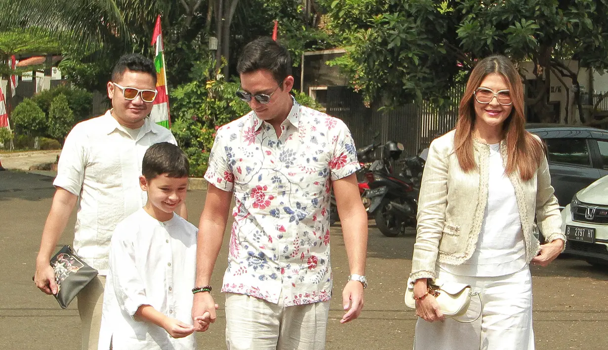 Mike Lewis dan Tamara Bleszynski