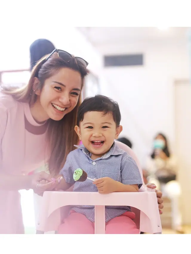 Jadi Single Mom, Ini 6 Momen Kirana Larasati bersama Buah Hati