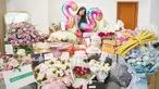 Sembari memegang balon angka 22, kebahagiaan terpancar jelas di wajah artis dengan nama lengkap Fujianti Utami Putri ini. Sahabat Azizah Salsha ini memakai mahkota dan selempang bertuliskan 'birthday girl'. Tak hanya mendapatkan ucapan selamat dari sahabat dan keluarga, netizen juga ramai bubuhkan ucapan selamat di kolom komentar unggahan terbaru Fuji. (Liputan6.com/IG/fuji_an)