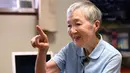 Masako Wakamiya melakukan wawancara di rumahnya daerah Fujisawa, Prefektur Kanagawa, Jepang, 13 Juli 2017. Nenek 82 tahun itu menciptakan aplikasi yang ditujukan bagi para manula sehingga mereka bisa menikmati kecanggihan smartphone. (Kazuhiro NOGI/AFP)