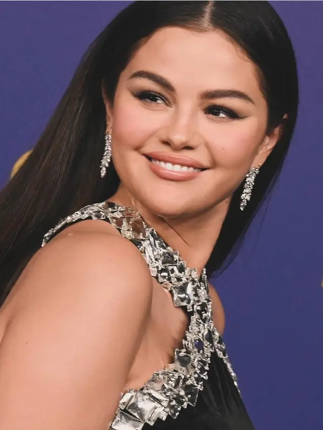 Selena Gomez di Emmy Awards 2024. [@selenagomez]