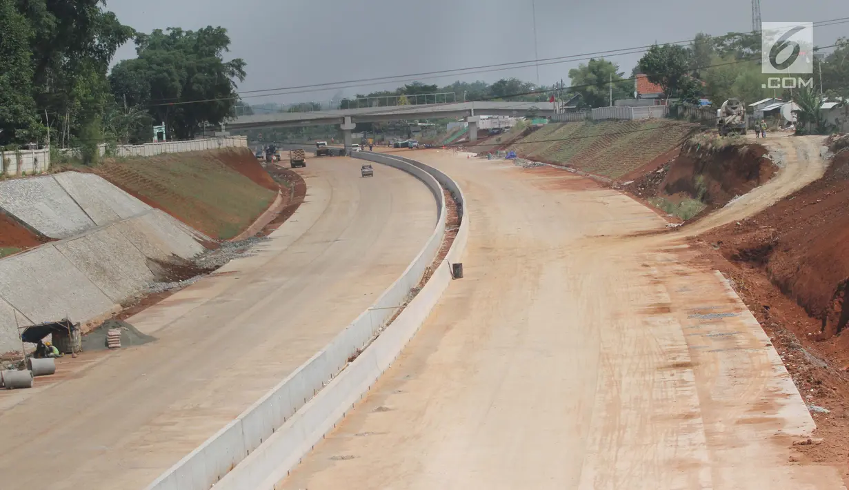 Pemandangan proyek pembangunan Tol Kunciran-Serpong di Jombang, Tangerang Selatan, Banten, Sabtu (24/11). Awalnya, konstruksi Tol Kunciran-Serpong ditargetkan bisa selesai 100 persen pada November 2018. (Liputan6.com/Angga Yuniar)
