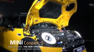 Mini Cooper S ini memiliki beberapa fitur terbaru diantaranya dilengkapi dengan Navigasi sehingga memudahkan pengemudi untuk mencari lokasi. - See more at: http://video.liputan6.com/main/kategori/otomotif#sthash.A2BgNb7E.dpuf