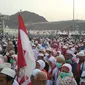 Jemaah haji Indonesia saat menuju Jamarat untuk melontar jumrah di Mina. (Liputan6.com/Muhammad Ali)