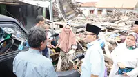 Zulkifli Hasan datangi desa terdampak tsunami di Lampung Selatan.