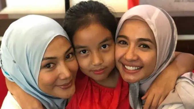 [Bintang] Erra Fazira dan Laudya Cynthia Bella