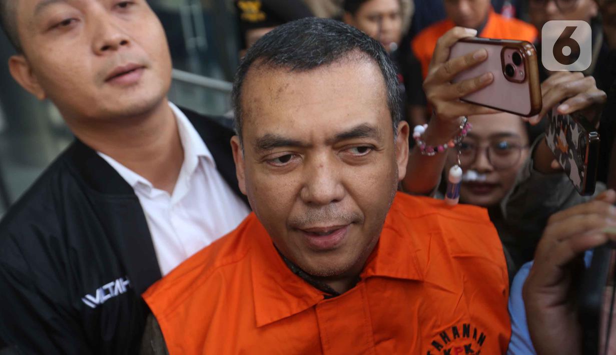 Wakil Menteri Imigrasi dan Pemasyarakatan (Wamen Imipas), Silmy Karim, saat menuju mobil tahanan usai menjalani pemeriksaan intensif di Gedung Merah Putih Komisi Pemberantasan Korupsi (KPK), Jakarta, Kamis (4/6/2026). (Liputan6.com/Helmi Fithriansyah)
