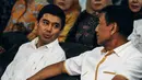 Yuddy Chrisnandi (kiri) berbincang dengan Ketua Umum DPP Hanura Wiranto di Syukuran Kader di Jakarta, Kamis (30/10/2014). (Liputan6.com/Faizal Fanani)