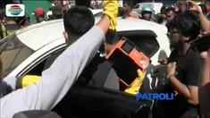 Seorang pengemudi ditemukan tewas di dalam mobilnya di Makassar, Sulawesi Selatan.