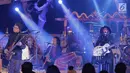 Kolaborasi Bintang Indrianto - Soul of Bromo dan Endah Widiastuti pada hari kedua Jazz Gunung 2018 di Kawasan Gunung Bromo, Jawa Timur, Sabtu (28/7). Jazz Gunung bromo sudah digelar 10 kali atau memasuki satu dasawarsa. (Liputan6.com/HO/Ridhwan Siregar)