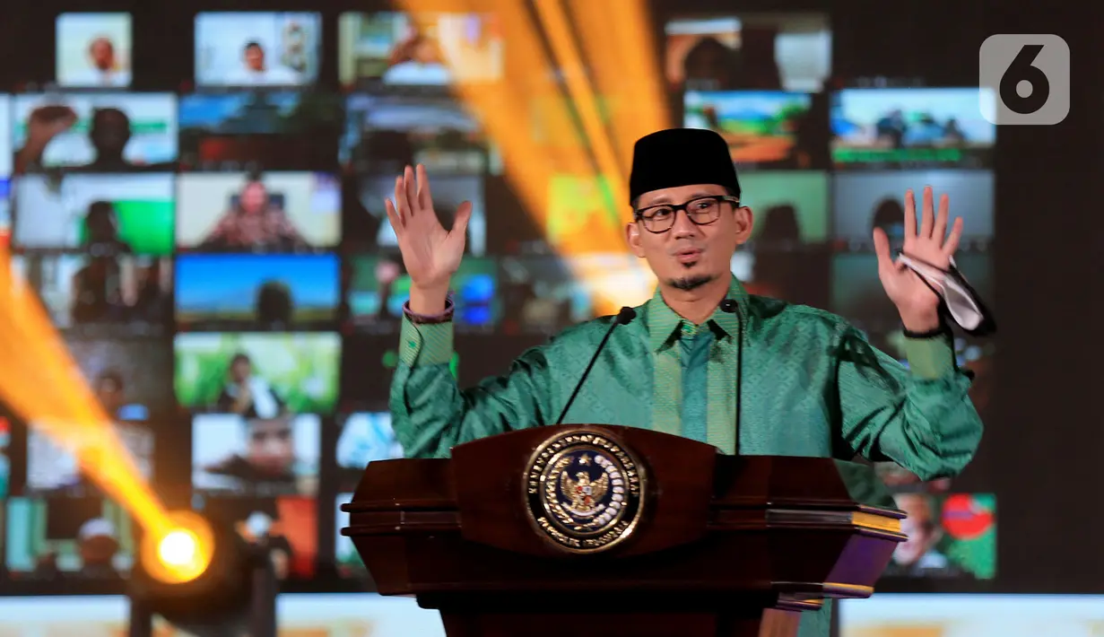 Menparekraf Sandiaga Uno memberi sambutan pada Santri Digitalpreneur Indonesia di Gedung Sapta Pesona Kemenparekraf, Jakarta, Senin (13/09/2021) malam. Program berupa pelatihan dalam rangka pengembangan ekosistem yang melibatkan pelaku industri sebagai mentor. (Liputan6.com/HO/Bon)