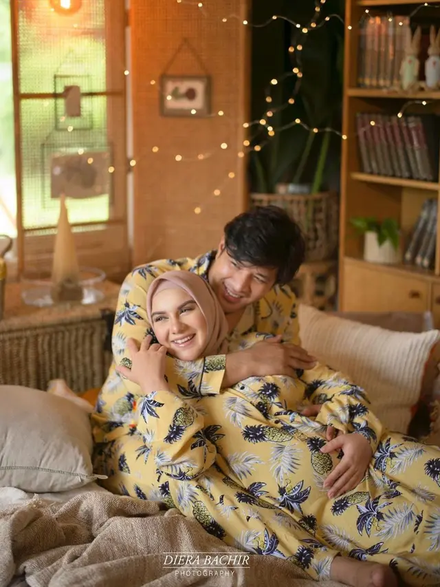 7 Style Irish Bella saat Hamil Tua, Tampil Menawan dan Curi Perhatian