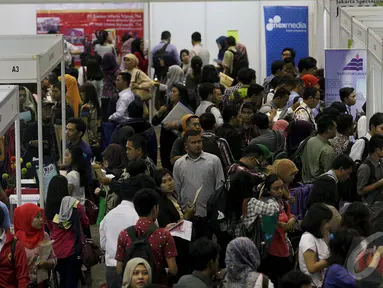Ribuan calon pencari kerja hadiri Spectacular Job Fair, Jakarta, Selasa (6/1/2015). (Liputan6.com/Faizal Fanani)